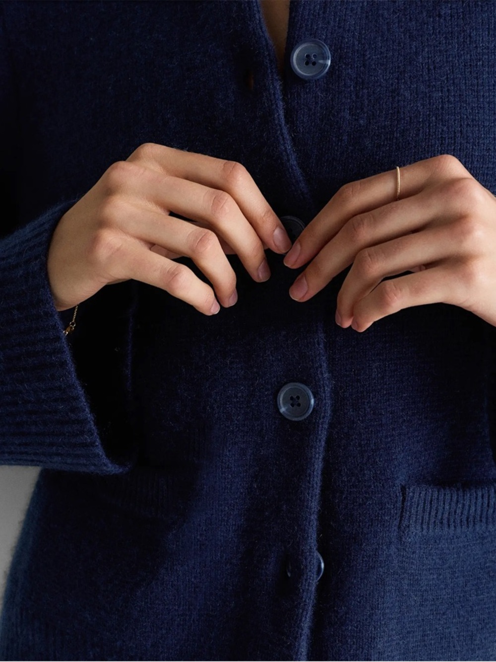 Quince Mongolian Cashmere Structured Cardigan TRUE Navy
Sleeved Top L - Picture 4 of 10